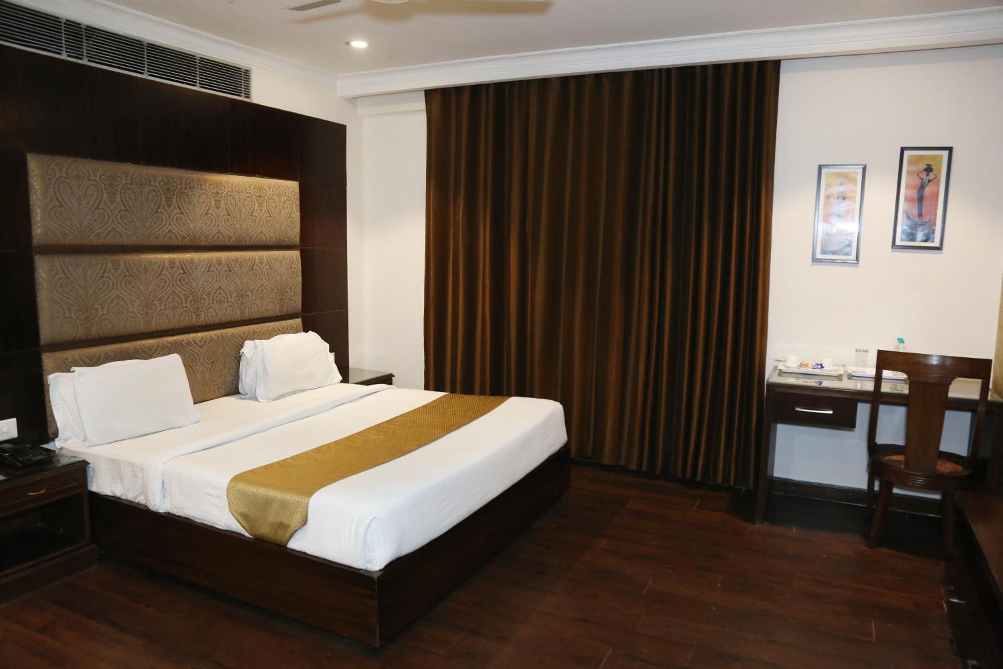 Hotel Imperial Executive Ludhiana Exterior foto